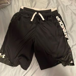 2 Boys Youth Large Under Armour Shorts
